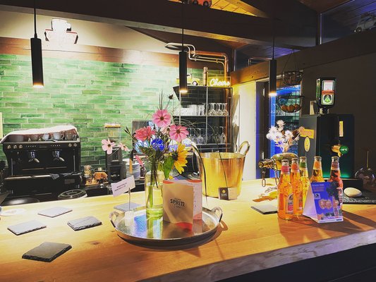 Flohrs.Bar.jpg Flohrs.Bar.jpg