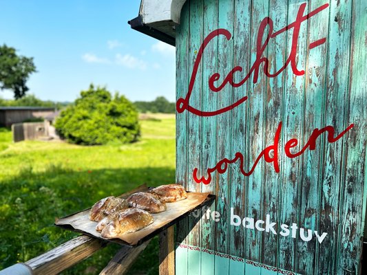 Lütte_Backstuv_außen_brot-quer_01_bea.jpg Lütte_Backstuv_außen_brot-quer_01_bea.jpg