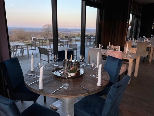 Panorama_Hotel_Tische_innen.jpg Panorama_Hotel_Tische_innen.jpg