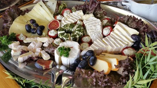 Waldhütte_Käseplatte_1.jpg Waldhütte_Käseplatte_1.jpg