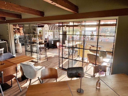 Flohrs.Restaurant.jpg Flohrs.Restaurant.jpg