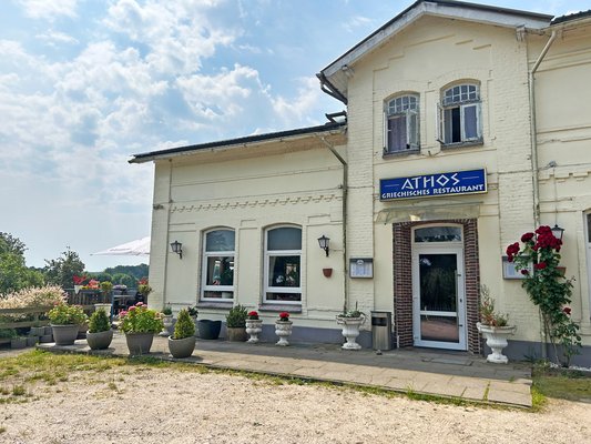 Athos_außen_03_bea.jpg Athos_außen_03_bea.jpg