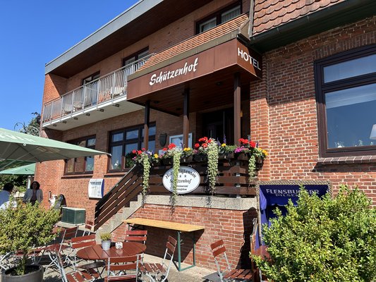 Schützenhof_Außen_03.jpg Schützenhof_Außen_03.jpg